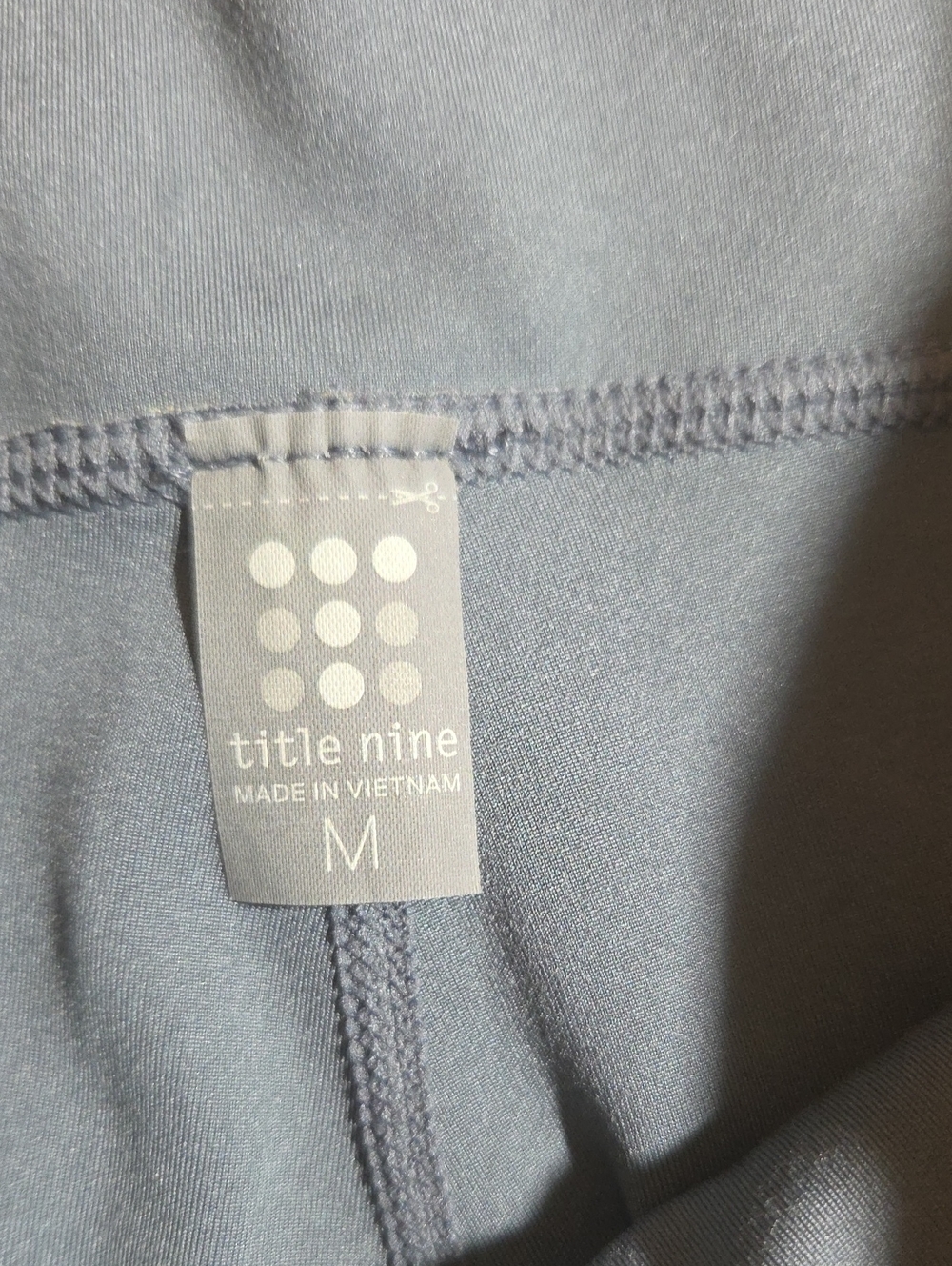 Title Nine Mad Dash Reversible Crops Rhythm Gray Multi Medium - Picture 6 of 12